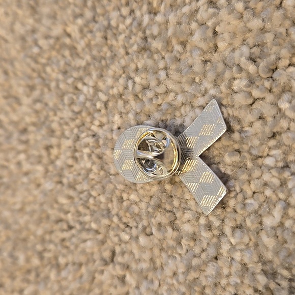 Pink Survivor Awareness Ribbon Pin - Picture 2 of 2